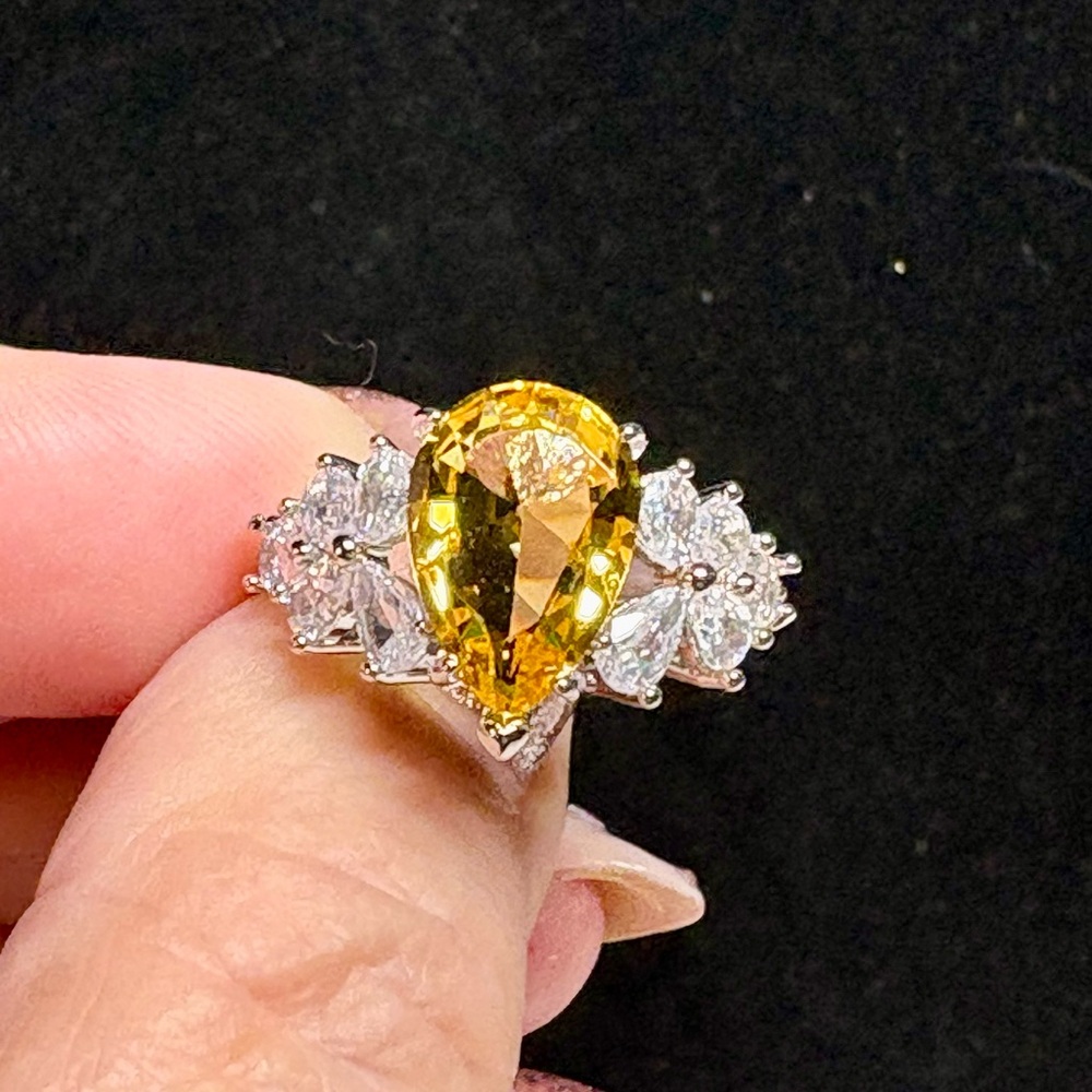 NWT Elegant Yellow pear shaped Ring-Costume